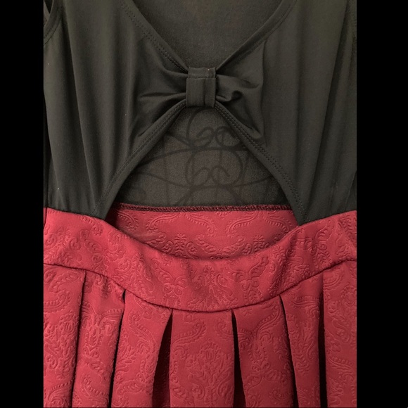 Red and black dress - Picture 3 of 4